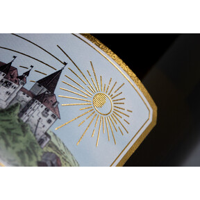 Illustrative design in combination with elegant typography and noble patterns make Riesling Kyburg a real eye-catcher